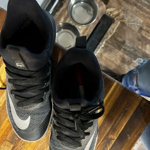 Women’s Nike shoes, size 7.5